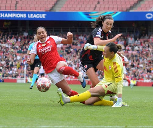 Football - 2025 2026 UEFA Women™s Champions League - Semi-Final, First Leg: Arsenal vs. OL Lyonnes - Emirates Stadium - Sunday 26th April 2026 Olivia Smith of Arsenal challenges Ingrid Engen and goalkeeper, Christiane Ender which resulted in Arsenal™s winning goal 