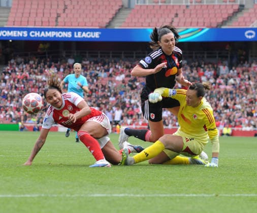 Football - 2025 2026 UEFA Women™s Champions League - Semi-Final, First Leg: Arsenal vs. OL Lyonnes - Emirates Stadium - Sunday 26th April 2026 Olivia Smith of Arsenal challenges Ingrid Engen and goalkeeper, Christiane Ender which resulted in Arsenal™s winning goal 