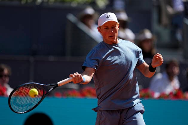 April 26, 2026, Madrid, Madrid, Spain: Elmer Moller of Denmark plays against Jannik Sinner of Italy during the Mutua Madrid Open 2026, ATP, Tennis Herren Masters 1000 and WTA, Tennis Damen 1000, at La Caja Magica on April 26, 2026 in Madrid, Spain. Madrid Spain - ZUMAa181 20260426_zaa_a181_286 Copyright: xOscarxJ.xBarrosox