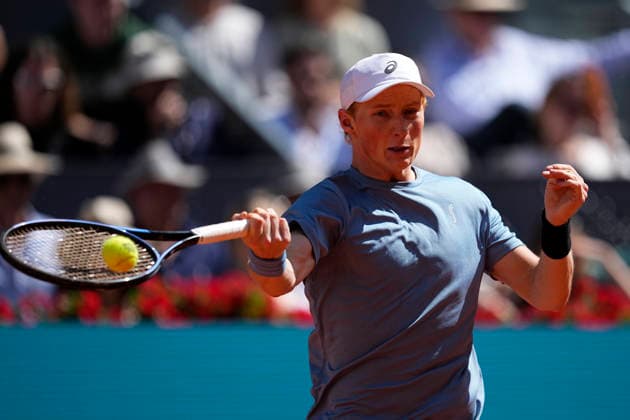 April 26, 2026, Madrid, Madrid, Spain: Elmer Moller of Denmark plays against Jannik Sinner of Italy during the Mutua Madrid Open 2026, ATP, Tennis Herren Masters 1000 and WTA, Tennis Damen 1000, at La Caja Magica on April 26, 2026 in Madrid, Spain. Madrid Spain - ZUMAa181 20260426_zaa_a181_284 Copyright: xOscarxJ.xBarrosox