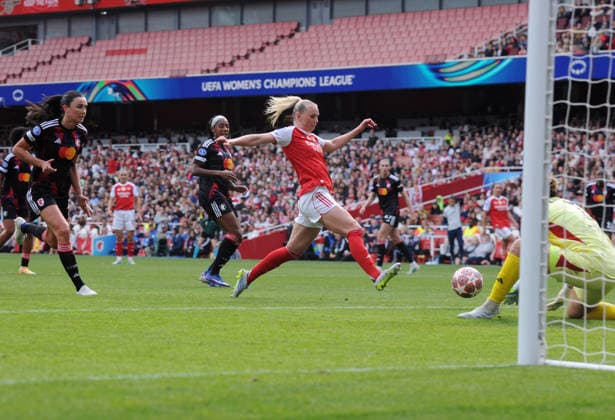Football - 2025 2026 UEFA Women™s Champions League - Semi-Final, First Leg: Arsenal vs. OL Lyonnes - Emirates Stadium - Sunday 26th April 2026 Stina Blackstenius of Arsenal misses the ball, put put off Lyon goalkeeper enough too see the ball bobble into the net for Arsenal™s equalising goal 