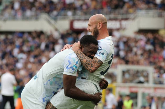 Marcus Thuram and Federico Di Marco (FC Internazionale) celebrates during Torino FC vs Inter - FC Internazionale, Italian soccer Serie A match in Turin, Italy, April 26 2026  Copyright: xClaudioxBenedetto IPAxSportx xipa-agency.netx xx IPA_74252843 IPA_Agency_IPA74252843