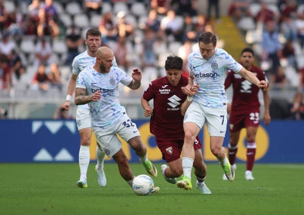 Federico Di Marco of FC Inter, Emirhan Ilkhan of Torino FC and Piotr Zieli?ski of FC Inter during the Italian Serie A, football match between Torino FC and FC Inter Milan on 26 April 2026, at Stadio Olimpico Grande Torino, Turin, Italy. Photo Nderim Kaceli  Copyright: xNderimxKaceli IPAxSportx xipa-agency.netx xx IPA_74252858 IPA_Agency_IPA74252858
