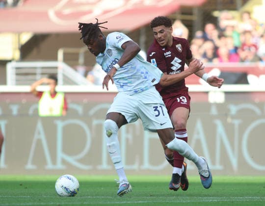 Yann Bisseck of FC Inter and Che Adams of Torino FC during the Italian Serie A, football match between Torino FC and FC Inter Milan on 26 April 2026, at Stadio Olimpico Grande Torino, Turin, Italy. Photo Nderim Kaceli  Copyright: xNderimxKaceli IPAxSportx xipa-agency.netx xx IPA_74252862 IPA_Agency_IPA74252862