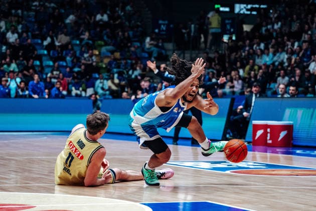 Moses Wood Alba Berlin, 11 , Tyger Campbell Skyliners Frankfurt, 00 GER, Skyliners Frankfurt vs Alba Berlin, easycredit BBL, Bundesliga, 31 Matchday, Season 2025 2026 26 04 2026 Eibner Pressefoto Attila Ziga GER, Skyliners Frankfurt vs Alba Berlin, easycredit BBL, Bundesliga, 31 Matchday, Season 2025 2026 26 04 2026 Frankfurt am Main Copyright: xEibner-Pressefotox EP_AZA