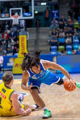 Basketball Bundesliga BBL, Frankfurt Skyliners vs ALBA Berlin, Süwag Energie Arena Frankfurt am Main 26 04 2026 Basketball Bundesliga BBL, Frankfurt am Main, Germany 26 04 2026 Tyger Campbell Frankfurt Skyliners, 00 vs Moses Wood ALBA BERLIN, 11 , Basketball Bundesliga BBL, Match of Frankfurt Skyliners vs ALBA Berlin, Süwag Energie Arena Frankfurt am Main Copyright: xBEAUTIFULxSPORTS Freudensteinx