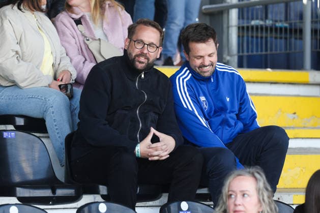Sport Bilder des Tages 26.04.2026, Fussball, Herren, Regionalliga Nord, 31. Spieltag, BSV Kickers Emden - VfB Oldenburg BILD-Vize Paul Ronzheimer war heute im Stadion *** 26 04 2026, Soccer, Men, Regionalliga Nord, Matchday 31, BSV Kickers Emden VfB Oldenburg BILD Vice Paul Ronzheimer was in the stadium today