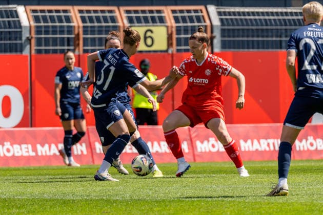 Game scene, dribbling, f l Franziska Wenzel VfL Bochum, 31 , Nadine Anstatt 1 FSV Mainz 05, 27 , GER, 1 FSV Mainz 05 vs VfL Bochum, Football, 2 Womens Bundesliga, Matchday 23, Season 2025 2026, 26 04 2026, DFB REGULATIONS PROHIBIT ANY USE OF PHOTOGRAPHS AS IMAGE SEQUENCES AND OR QUASI VIDEO, GER, 1 FSV Mainz 05 vs VfL Bochum, Football, 2 Womens Bundesliga, Matchday 23, Season 2025 2026, 26 04 2026 Mainz Copyright: xEibner-Pressefoto Jan-NiclasxGrox EP_JGG