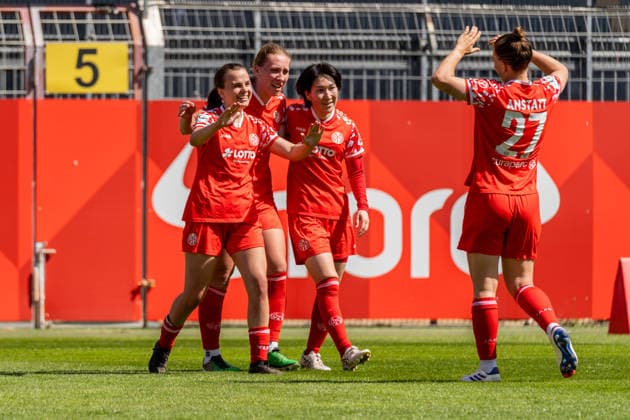 Celebration for the goal to 2 0 by Kara Bathmann 1 FSV Mainz 05, 04 , GER, 1 FSV Mainz 05 vs VfL Bochum, Soccer, 2 Women Bundesliga, Matchday 23, Season 2025 2026, 26 04 2026, DFB REGULATIONS PROHIBIT ANY USE OF PHOTOGRAPHS AS IMAGE SEQUENCES AND OR QUASI VIDEO, GER, 1 FSV Mainz 05 vs VfL Bochum, Football, 2 Womens Bundesliga, Matchday 23, Season 2025 2026, 26 04 2026 Mainz Copyright: xEibner-Pressefoto Jan-NiclasxGrox EP_JGG