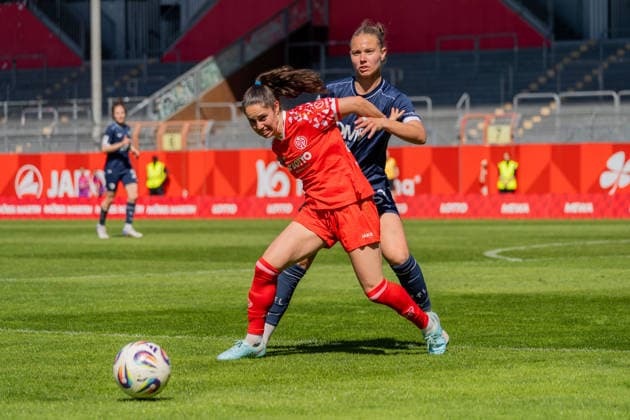 Game scene, dribbling, duel, f l Vital Kats 1 FSV Mainz 05, 30 , Franziska Wenzel VfL Bochum, 31 , GER, 1 FSV Mainz 05 vs VfL Bochum, Football, 2 Womens Bundesliga, Matchday 23, Season 2025 2026, 26 04 2026, DFB REGULATES PROHIBIT ANY USE OF PHOTOGRAPHS AS IMAGE SEQUENCES AND OR QUASI VIDEO, GER, 1 FSV Mainz 05 vs VfL Bochum, Football, 2 Womens Bundesliga, Matchday 23, Season 2025 2026, 26 04 2026 Mainz Copyright: xEibner-Pressefoto Jan-NiclasxGrox EP_JGG