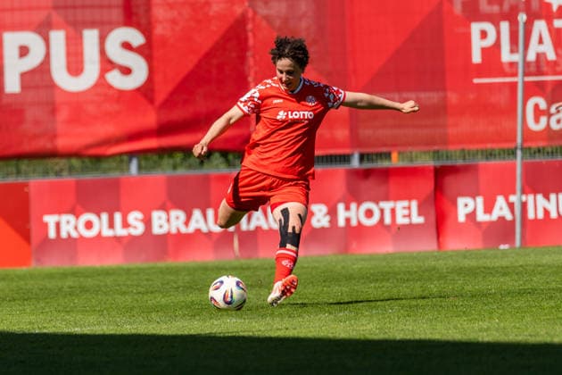 Freisteller, Portrait Anna Donner 1 FSV Mainz 05, 15 schlaegt einen langen Ball, GER, 1 FSV Mainz 05 vs VfL Bochum, Fußball, 2 Frauen Bundesliga, 23 Spieltag, Saison 2025 2026, 26 04 2026, DFB REGULATES PROHIBIT ANY USE OF PHOTOGRAPHS AS IMAGE SEQUENCES AND OR QUASI VIDEO, GER, 1 FSV Mainz 05 vs VfL Bochum, Football, 2 Womens Bundesliga, Matchday 23, Season 2025 2026, 26 04 2026 Mainz Copyright: xEibner-Pressefoto Jan-NiclasxGrox EP_JGG