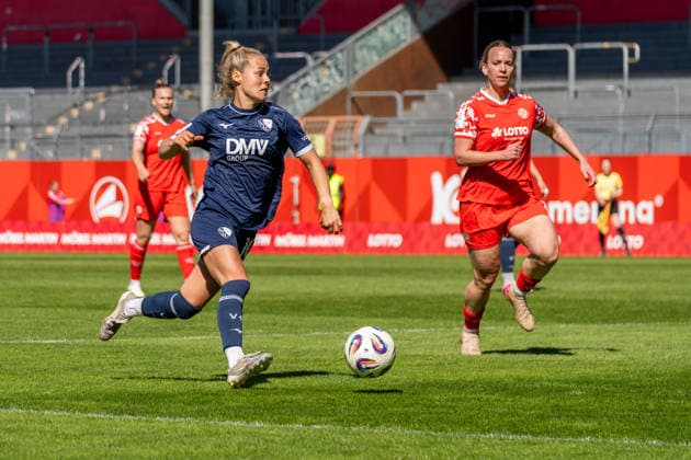 Match scene, Dribbling Anna Moczarski VfL Bochum, 10 , r Jana Loeber 1 FSV Mainz 05, 05 , GER, 1 FSV Mainz 05 vs VfL Bochum, Football, 2 Womens Bundesliga, Matchday 23, Season 2025 2026, 26 04 2026, DFB REGULATIONS PROHIBIT ANY USE OF PHOTOGRAPHS AS IMAGE SEQUENCES AND OR QUASI VIDEO, GER, 1 FSV Mainz 05 vs VfL Bochum, Football, 2 Womens Bundesliga, Matchday 23, Season 2025 2026, 26 04 2026 Mainz Copyright: xEibner-Pressefoto Jan-NiclasxGrox EP_JGG