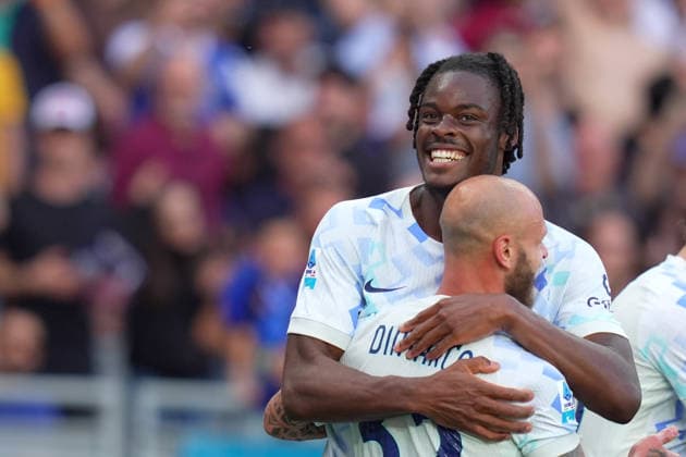 Inter Milan s Yann Bisseck celebrates after goal 0-2 during the Serie A soccer match between Torino and Inter at the Grande Torino Stadium in Turin , north Italy - Sunday , April 26 , 2026. - Soccer .  Copyright: xSpada LaPressex