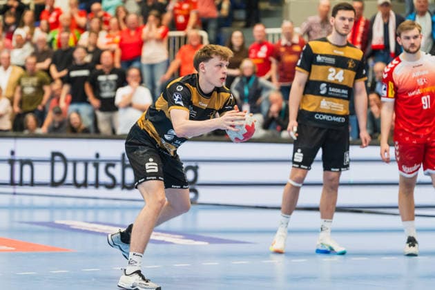 Louis Bensch HC Elbflorenz 2006, 03 at the deciding free throw, Lauro Pichiri HC Elbflorenz 2006, 24 , Alexander Schoss TuSEM Essen, 91 TuSEM Essen vs HC Elbflorenz Dresden, Handball, 2 HBL, Matchday 29, Season 2025 26, 26 04 2026, TuSEM Essen vs HC Elbflorenz Dresden, Handball, 2 HBL, Matchday 29, Season 2025 26, 26 04 2026 Essen Copyright: xEibner-Pressefoto LukasxBaldygax EP_LBA