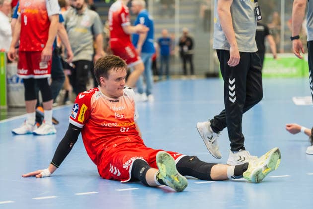 Max Neuhaus TuSEM Essen, 37 dejected after the game on the floor TuSEM Essen vs HC Elbflorenz Dresden, Handball, 2 HBL, Matchday 29, Season 2025 26, 26 04 2026, TuSEM Essen vs HC Elbflorenz Dresden, Handball, 2 HBL, Matchday 29, Season 2025 26, 26 04 2026 Essen Copyright: xEibner-Pressefoto LukasxBaldygax EP_LBA