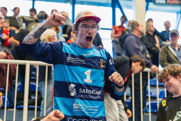HC Elbflorenz fan celebrates the victory TuSEM Essen vs HC Elbflorenz Dresden, Handball, 2 HBL, Matchday 29, Season 2025 26, 26 04 2026, TuSEM Essen vs HC Elbflorenz Dresden, Handball, 2 HBL, Matchday 29, Season 2025 26, 26 04 2026 Essen Copyright: xEibner-Pressefoto LukasxBaldygax EP_LBA
