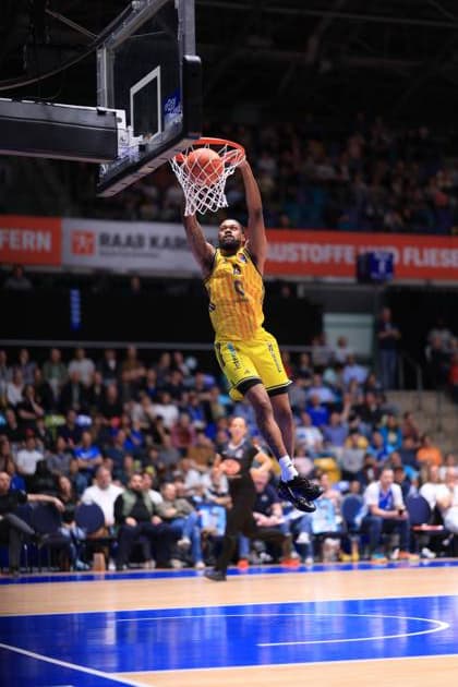 Jwan Roberts 13 Alba Berlin performs a powerful dunk in the Süwag Arena Dunk by Jwan Roberts 13 Alba Berlin in the Süwag Arena Copyright: xspeedshotx