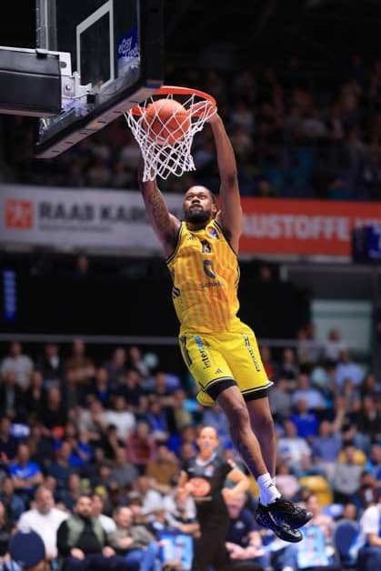 Jwan Roberts 13 Alba Berlin jumps for a dunk in the Süwag Arena Dunk by Jwan Roberts 13 Alba Berlin Copyright: xspeedshotx