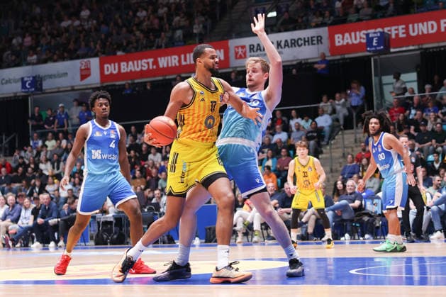 Frankfurt Skyliners ALBA Berlin, easyCredit BBL Norris Agbakoko Alba Berlin, 17 vs Till Pape Skyliners, 19 Game of the easyCredit BBL between Frankfurt Skyliners and ALBA Berlin on April 26, 2026 at Süwag Energie ARENA in Frankfurt am Main , Frankfurt am Main Hessen Germany Süwag Energie ARENA