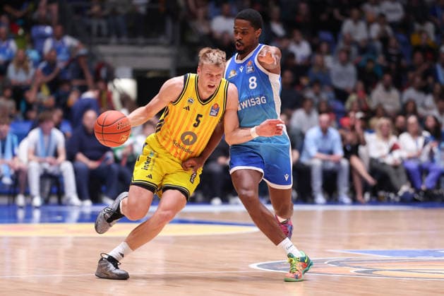 Frankfurt Skyliners ALBA Berlin, easyCredit BBL Sam Griesel Alba Berlin, 5 vs William Christmas Skyliners, 8 Game of the easyCredit BBL between Frankfurt Skyliners and ALBA Berlin on April 26, 2026 at the Süwag Energie ARENA in Frankfurt am Main , Frankfurt am Main Hessen Germany Süwag Energie ARENA