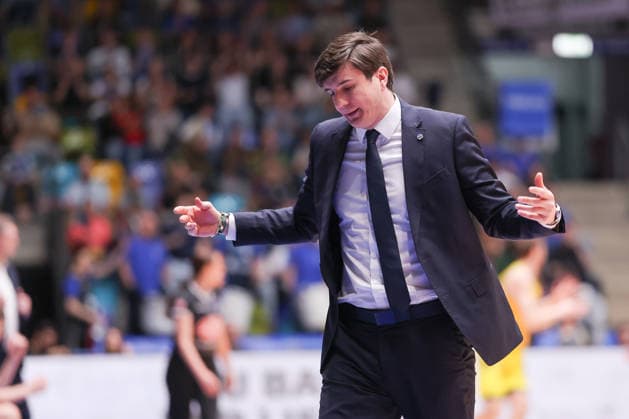 Frankfurt Skyliners ALBA Berlin, easyCredit BBL Head Coach Pedro Calles Alba Berlin Match of the easyCredit BBL between Frankfurt Skyliners and ALBA Berlin on April 26, 2026 at the Süwag Energie ARENA in Frankfurt am Main , Frankfurt am Main Hessen Germany Süwag Energie ARENA