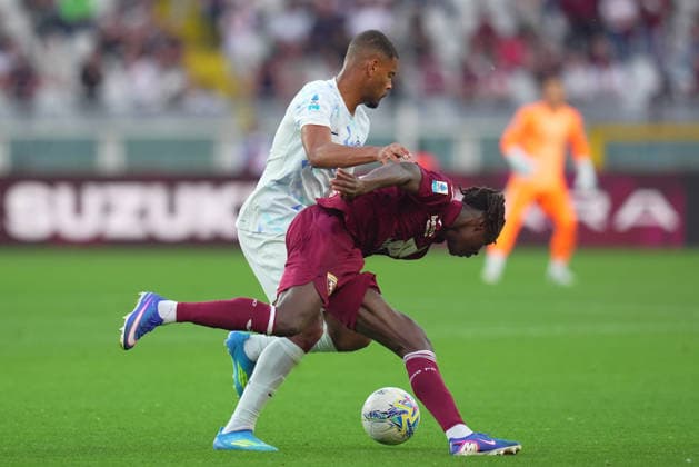 Inter Milan™s Denzel Dumfries and Torino s Alieu Njie during the Serie A soccer match between Torino and Inter at the Grande Torino Stadium in Turin , north Italy - Sunday , April 26 , 2026. - Soccer .  Copyright: xSpada LaPressex