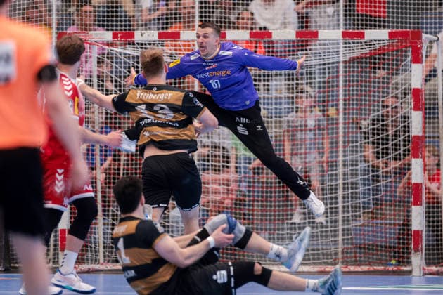 26 04 2026, 29 Matchday of 2 Handball Bundesliga, TuSEM Essen HC Elbflorenz 2006 Goalkeeper Dominik Plaue TuSEM Essen saves the throw of Anton Preußner HC Elbflorenz 2006 Essen Am Hallo NRW Germany xRHR PHOTO DEx Copyright: DennisxEwert RHR-FOTOx RHR-FOTO DE