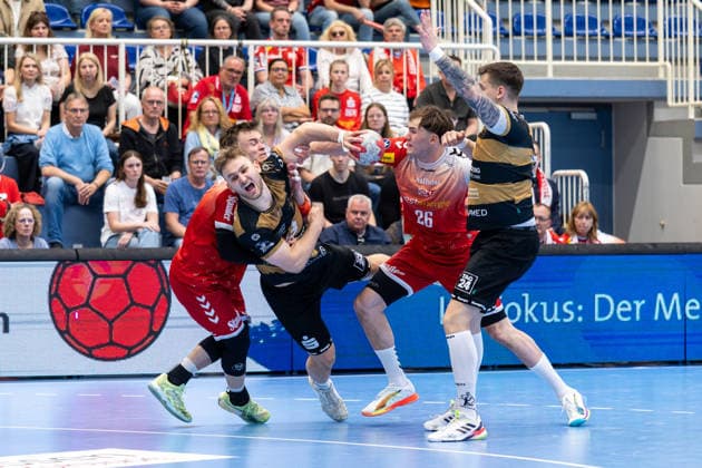 26 04 2026, 29 Matchday of the 2 Handball Bundesliga, TuSEM Essen HC Elbflorenz 2006 f l Max Neuhaus TuSEM Essen , Anton Preußner HC Elbflorenz 2006 , Tom Wolf TuSEM Essen Essen Am Hallo NRW Germany xRHR PHOTO DEx Copyright: DennisxEwert RHR-FOTOx RHR-FOTO DE