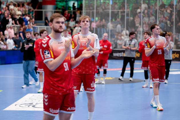 26 04 2026, 29 Matchday of the 2 Handball Bundesliga, TuSEM Essen HC Elbflorenz 2006 f l Alexander Schoss TuSEM Essen , Finley Werschkull TuSEM Essen , Tom Wolf TuSEM Essen Essen Am Hallo NRW Germany xRHR PHOTO DEx Copyright: DennisxEwert RHR-FOTOx RHR-FOTO DE