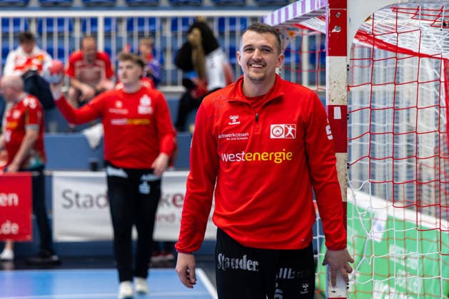 26 04 2026, 29 Matchday of the 2 Handball Bundesliga, TuSEM Essen HC Elbflorenz 2006 Goalkeeper Dominik Plaue TuSEM Essen laughs Essen Am Hallo NRW Germany xRHR PHOTO DEx Copyright: DennisxEwert RHR-FOTOx RHR-FOTO DE