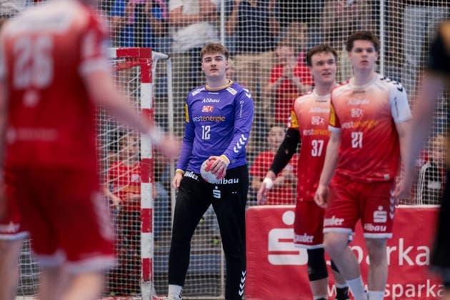 26 04 2026, 29 Matchday of the 2 Handball Bundesliga, TuSEM Essen HC Elbflorenz 2006 Goalkeeper Finn Knaack TuSEM Essen is down Essen Am Hallo NRW Germany xRHR PHOTO DEx Copyright: DennisxEwert RHR-FOTOx RHR-FOTO DE