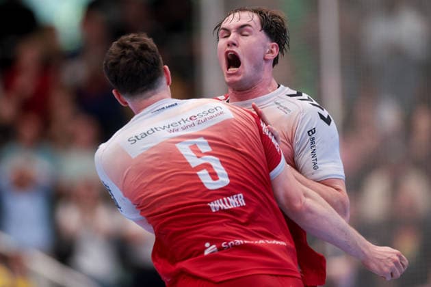 26 04 2026, 29 Matchday of the 2 Handball Bundesliga, TuSEM Essen HC Elbflorenz 2006 f l Valentin Willner TuSEM Essen , Tom Wolf TuSEM Essen cheer Essen Am Hallo NRW Germany xRHR PHOTO DEx Copyright: DennisxEwert RHR-FOTOx RHR-FOTO DE