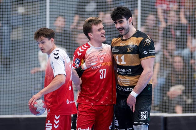 26 04 2026, 29 Matchday of the 2 Handball Bundesliga, TuSEM Essen HC Elbflorenz 2006 f l Max Neuhaus TuSEM Essen , Doruk Pehlivan HC Elbflorenz 2006 Essen Am Hallo NRW Germany xRHR PHOTO DEx Copyright: DennisxEwert RHR-FOTOx RHR-FOTO DE