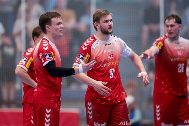 26 04 2026, 29 Matchday of the 2 Handball Bundesliga, TuSEM Essen HC Elbflorenz 2006 f l Max Neuhaus TuSEM Essen , Alexander Schoss TuSEM Essen reclamation Essen Am Hallo NRW Germany xRHR PHOTO DEx Copyright: DennisxEwert RHR-FOTOx RHR-FOTO DE