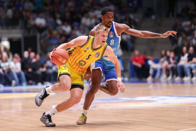 Frankfurt Skyliners ALBA Berlin, easyCredit BBL Sam Griesel Alba Berlin, 5 vs William Christmas Skyliners, 8 Game of the easyCredit BBL between Frankfurt Skyliners and ALBA Berlin on April 26, 2026 at the Süwag Energie ARENA in Frankfurt am Main , Frankfurt am Main Hessen Germany Süwag Energie ARENA