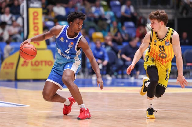 Frankfurt Skyliners ALBA Berlin, easyCredit BBL Nahiem Alleyne Skyliners, 4 vs Bennet Hundt Alba Berlin, 33 Game of the easyCredit BBL between Frankfurt Skyliners and ALBA Berlin on April 26, 2026 at Süwag Energie ARENA in Frankfurt am Main , Frankfurt am Main Hessen Germany Süwag Energie ARENA