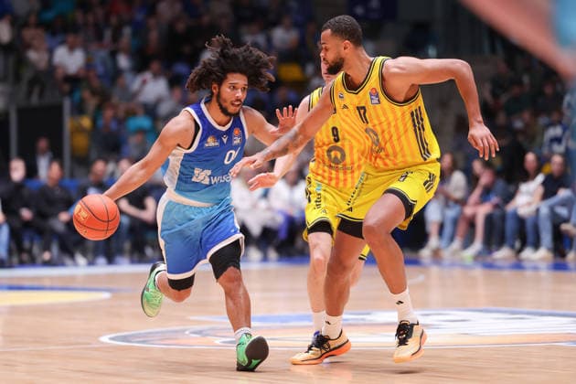 Frankfurt Skyliners ALBA Berlin, easyCredit BBL Tyger Campbell Skyliners, 00 surrounds Norris Agbakoko Alba Berlin, 17 Game of the easyCredit BBL between Frankfurt Skyliners and ALBA Berlin on April 26, 2026 at Süwag Energie ARENA in Frankfurt am Main , Frankfurt am Main Hessen Germany Süwag Energie ARENA