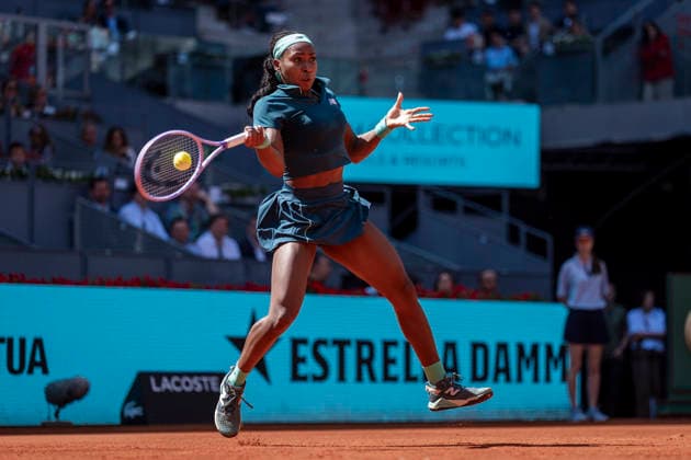 Mutua Madrid Open - Day Seven MADRID, SPAIN - APRIL 26: Coco Gauff of the United States plays a forehand against Sorana Cirstea of Romania during the 2026 Mutua Madrid Open Women s Round of 32 match during the Mutua Madrid Open 2026 tournament celebrated at La Caja Magica on April 26, 2026 in Madrid, Spain. Madrid La Caja Magica Madrid Spain Copyright: xAlbertoxGardinx AGardin_20260426_Tennis_Madrid_Day7_0747