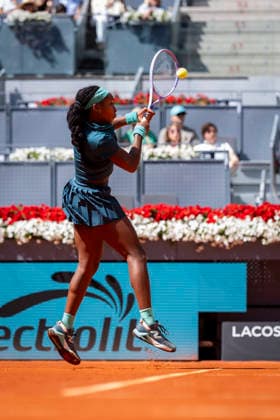 Mutua Madrid Open - Day Seven MADRID, SPAIN - APRIL 26: Coco Gauff of the United States plays a backhand against Sorana Cirstea of Romania during the 2026 Mutua Madrid Open Women s Round of 32 match during the Mutua Madrid Open 2026 tournament celebrated at La Caja Magica on April 26, 2026 in Madrid, Spain. Madrid La Caja Magica Madrid Spain Copyright: xAlbertoxGardinx AGardin_20260426_Tennis_Madrid_Day7_0751