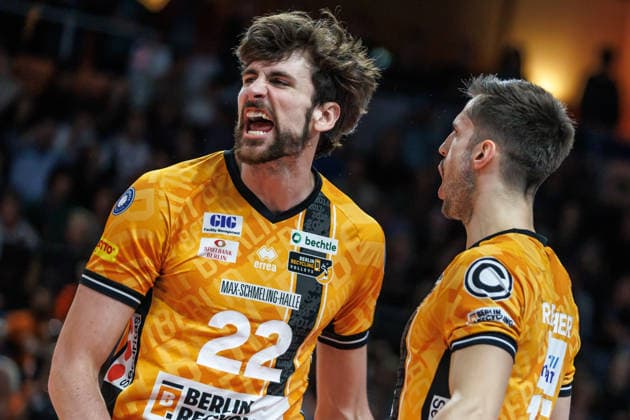 Sport Bilder des Tages Volleyball, Männer: BR Volleys - VfB Friedrichshafen, Bundesliga. Jake Hanes (BR Volleys) freut sich über den Punkt. BR Volleys -VfB Friedrichshafen *** Volleyball, Men BR Volleys VfB Friedrichshafen, Bundesliga Jake Hanes BR Volleys happy about the point BR Volleys VfB Friedrichshafen
