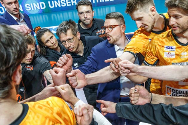 Volleyball, Men BR Volleys VfB Friedrichshafen, Bundesliga Coach Markus Steuerwald BR Volleys celebrates victory with his team BR Volleys VfB Friedrichshafen