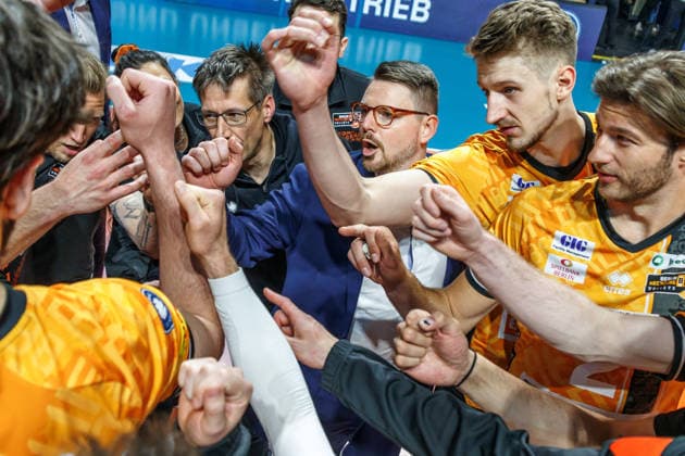 Volleyball, Men BR Volleys VfB Friedrichshafen, Bundesliga Coach Markus Steuerwald BR Volleys celebrates victory with his team BR Volleys VfB Friedrichshafen