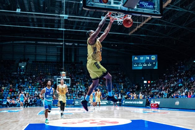 J Wan Roberts Alba Berlin, 13 GER, Skyliners Frankfurt vs Alba Berlin, easycredit BBL, Bundesliga, 31 Matchday, Season 2025 2026 26 04 2026 Eibner Pressefoto Attila Ziga GER, Skyliners Frankfurt vs Alba Berlin, easycredit BBL, Bundesliga, 31 Matchday, Season 2025 2026 26 04 2026 Frankfurt am Main Copyright: xEibner-Pressefotox EP_AZA