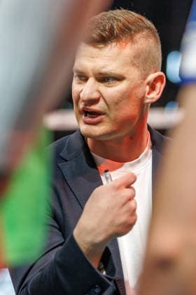 Volleyball, Men BR Volleys VfB Friedrichshafen, Bundesliga Coach Adam Swaczyna VfB Friedrichshafen discusses with his team BR Volleys VfB Friedrichshafen