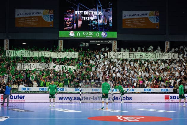 26 04 2026, xovx, Handball Daikin Handball Bundesliga, HSG Wetzlar Bergischer HC Choreography of the fans of HSG Wetzlar, who support their team in the relegation battle Wetzlar Buderus Arena Hessen Germany EN