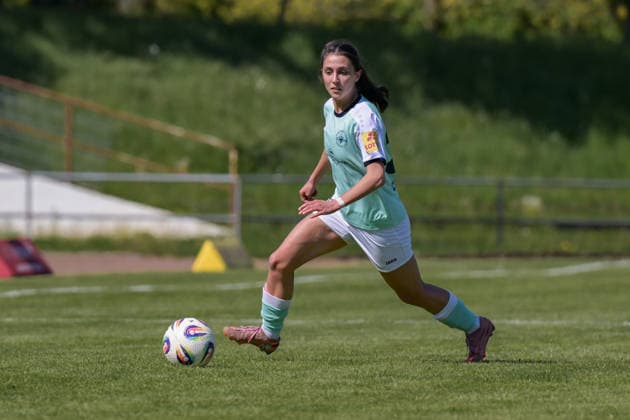 26 04 2026, Football, 2 Womens Bundesliga, 2025 2026, Matchday 23, SG 99 Andernach VfL Wolfsburg II Muriel Bey Andernach with the ball Andernach Stadium Rhineland-Palatinate Germany