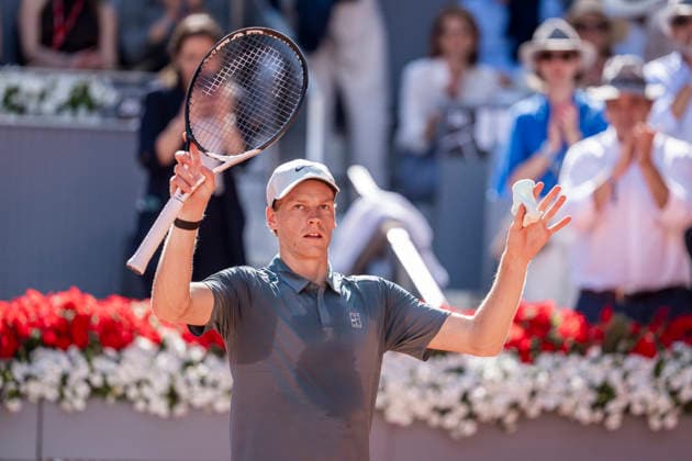 Mutua Madrid Open - Day Seven MADRID, SPAIN - APRIL 26: Jannik Sinner of Italy celebrates the victory against Elmer Moller of Denmark at the end of the Men s Singles Round of 32 match during the Mutua Madrid Open 2026 tournament celebrated at La Caja Magica on April 26, 2026 in Madrid, Spain. Madrid La Caja Magica Madrid Spain Copyright: xAlbertoxGardinx AGardin_20260426_Tennis_Madrid_Day7_0838