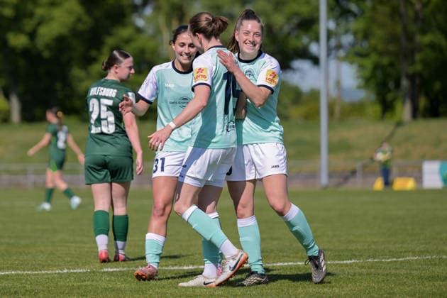 26 04 2026, Soccer, 2 Womens Bundesliga, 2025 2026, Matchday 23, SG 99 Andernach VfL Wolfsburg II Great joy for Muriel Bey 31 Andernach , and the goal scorers Vanessa Zilligen 15 and Leonie Krump Andernach Andernach Stadium Rhineland-Palatinate Germany