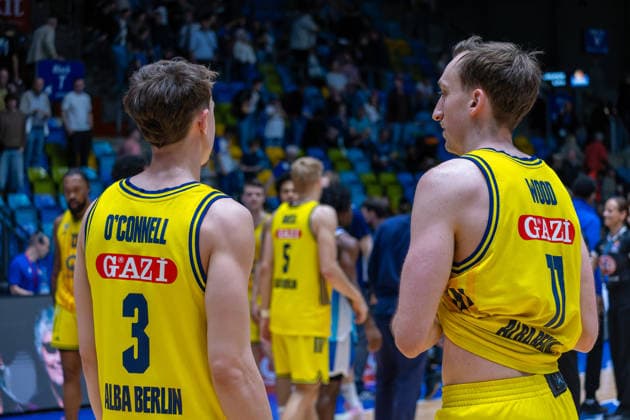 Basketball Bundesliga BBL, Frankfurt Skyliners vs ALBA Berlin, Süwag Energie Arena Frankfurt am Main 26 04 2026 Basketball Bundesliga BBL, Frankfurt am Main, Germany 26 04 2026 Alex O™Connell ALBA BERLIN, 3 and Moses Wood ALBA BERLIN, 11 after winning the game, Basketball Bundesliga BBL, Game of Frankfurt Skyliners vs ALBA Berlin, Süwag Energie Arena Frankfurt am Main Copyright: xBEAUTIFULxSPORTS Freudensteinx