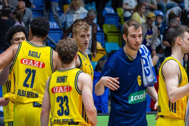Basketball Bundesliga BBL, Frankfurt Skyliners vs ALBA Berlin, Süwag Energie Arena Frankfurt am Main 26 04 2026 Basketball Bundesliga BBL, Frankfurt am Main, Germany 26 04 2026 The players of ALBA Berlin after winning the match, Basketball Bundesliga BBL, Frankfurt Skyliners vs ALBA Berlin, Süwag Energie Arena Frankfurt am Main Copyright: xBEAUTIFULxSPORTS Freudensteinx